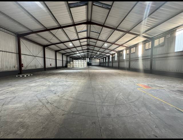 2,832M² WAREHOUSE FOR SALE IN PHOENIX INDUSTRIAL